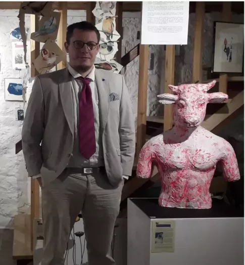 François-Victor Brunet à la galerie la corbata rosa en 2020 François-Victor Brunet à la galerie la corbata rosa en 2020